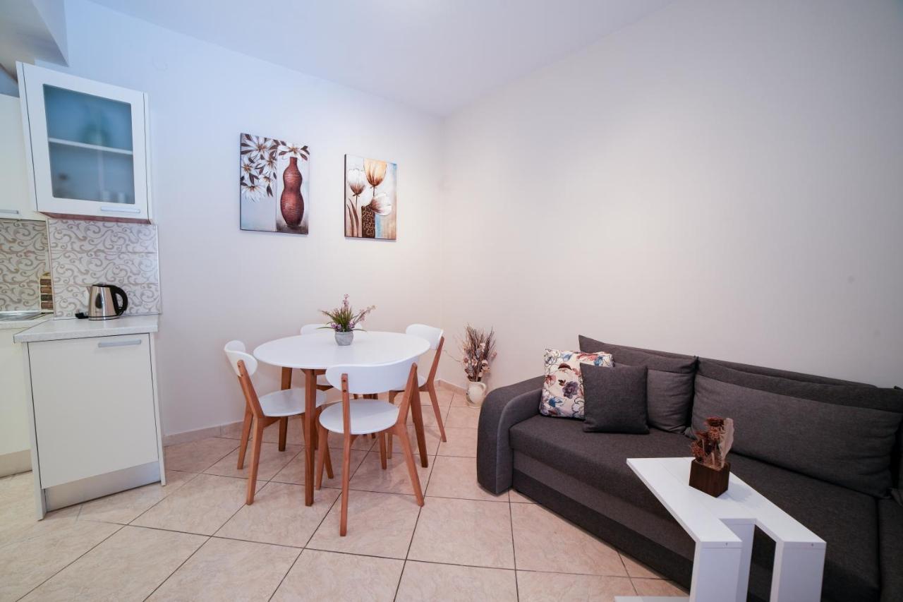 Angels Pool Studios And Apartments Παλαιοκαστρίτσα Εξωτερικό φωτογραφία