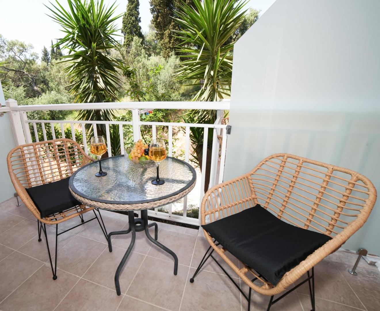 Angels Pool Studios And Apartments Παλαιοκαστρίτσα Εξωτερικό φωτογραφία