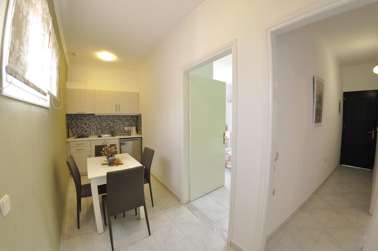 Angels Pool Studios And Apartments Παλαιοκαστρίτσα Εξωτερικό φωτογραφία