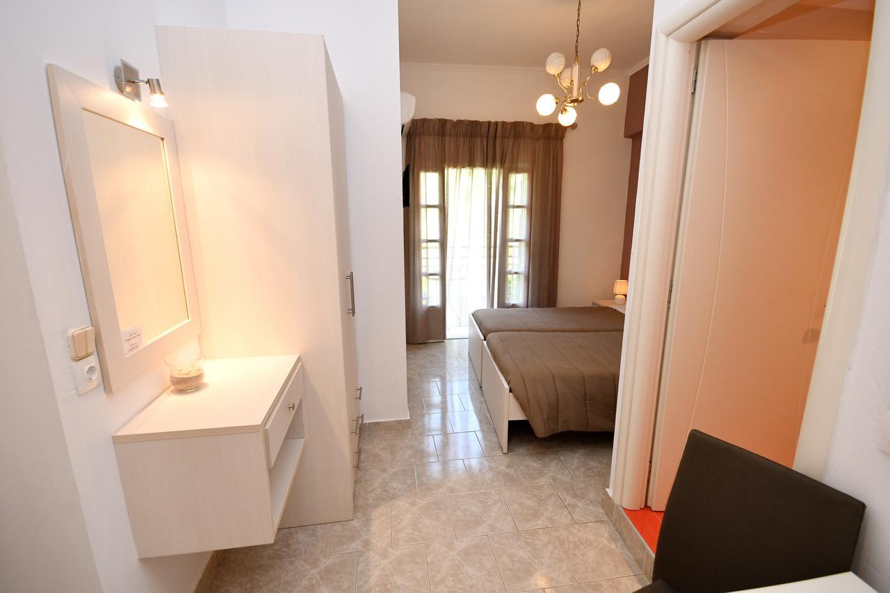 Angels Pool Studios And Apartments Παλαιοκαστρίτσα Εξωτερικό φωτογραφία
